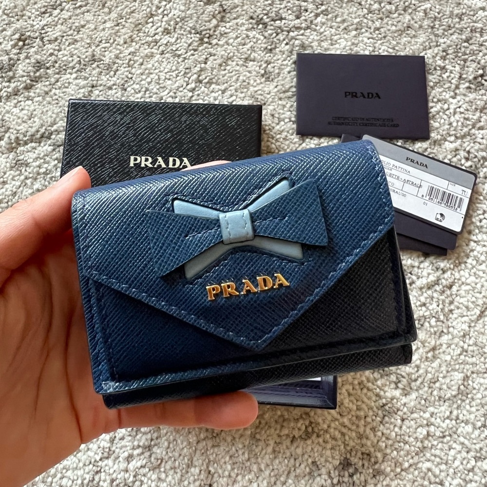 Prada compact wallet safiano